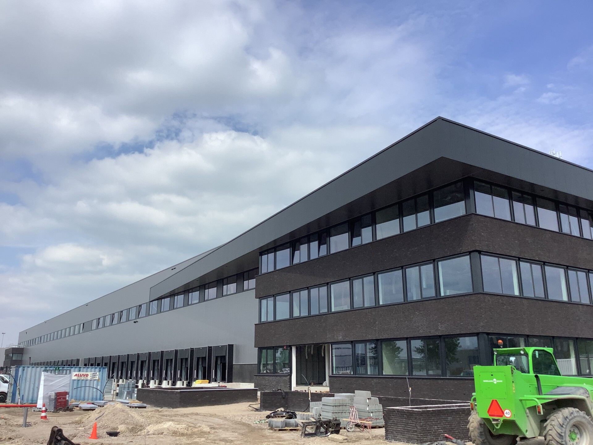 Project management and coordination  of new-build DC for Vos Logistics in Oss